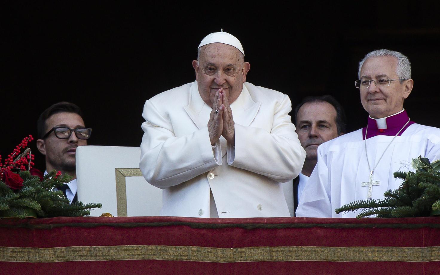 Paavst Franciscus tegemas traditsioonilist jõululäkitust.