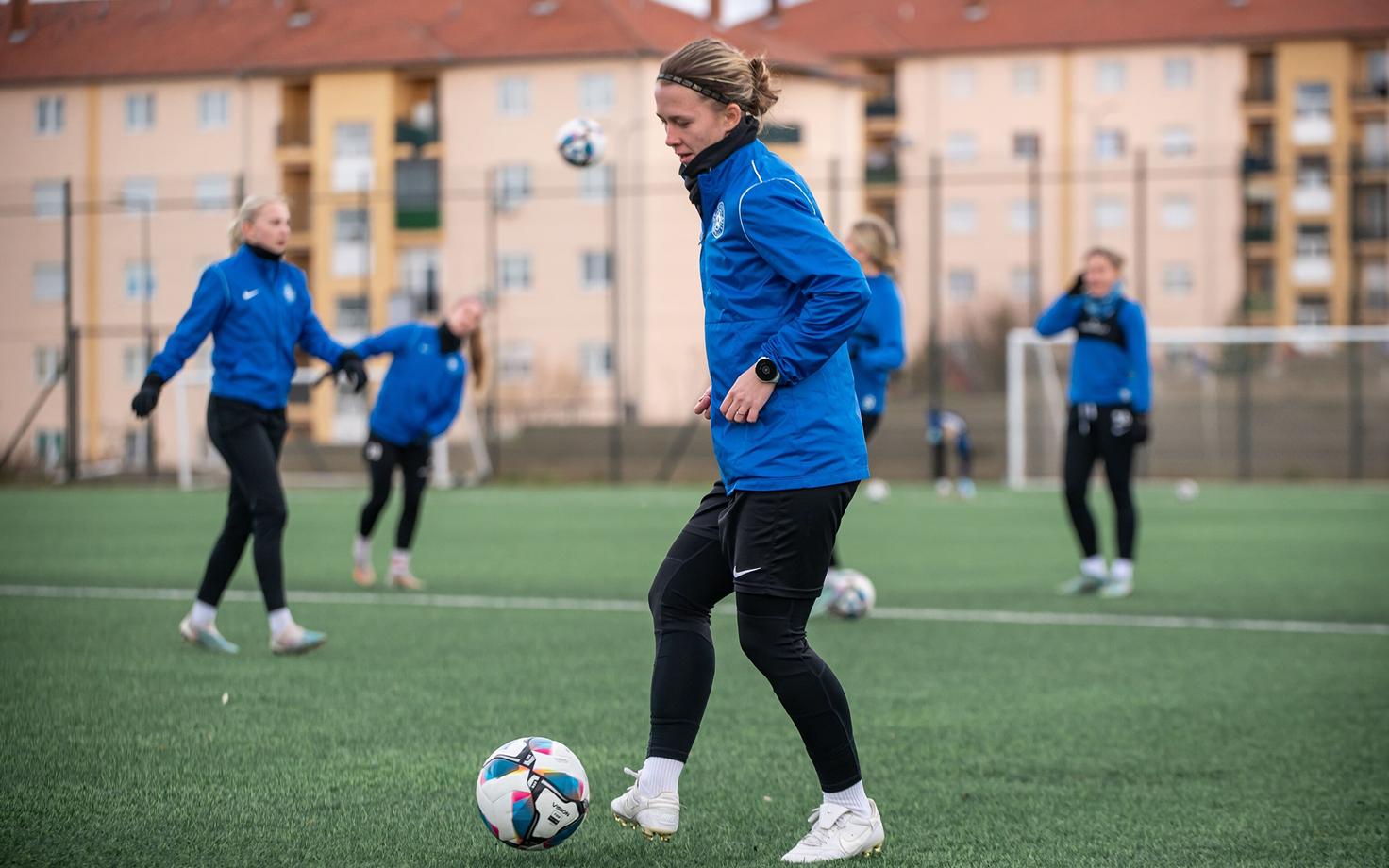 Kelly Rosen naiste koondise treeningul.
