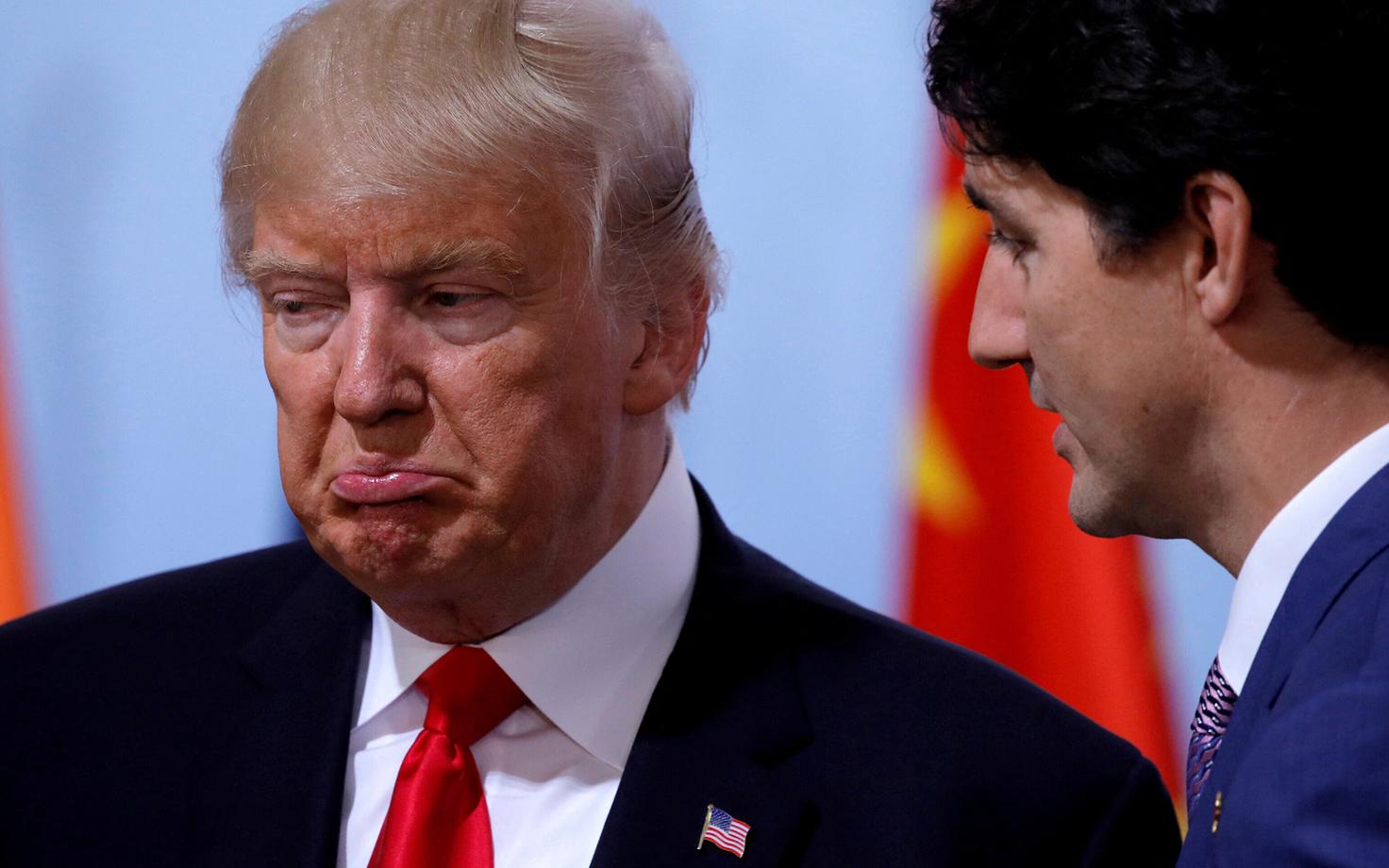 USA president Donald Trump ja Kanada peaminister Justin Trudeau (küljega).
