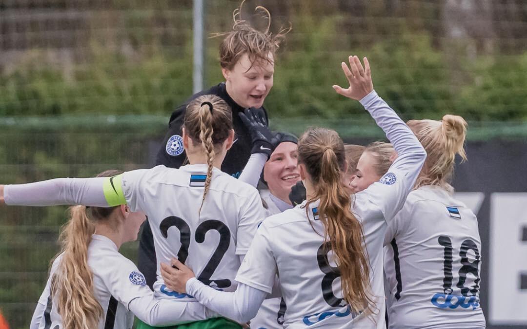 FC Elva naiskond.