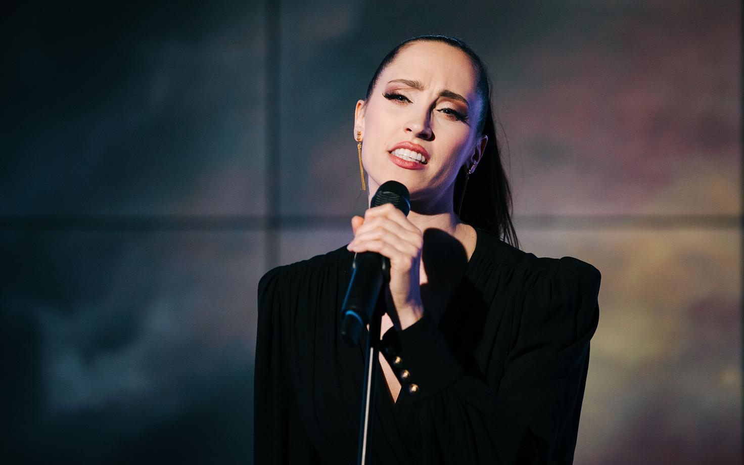 Элина Нечаева в эфире Ringvaade исполнила песню, победившую в
