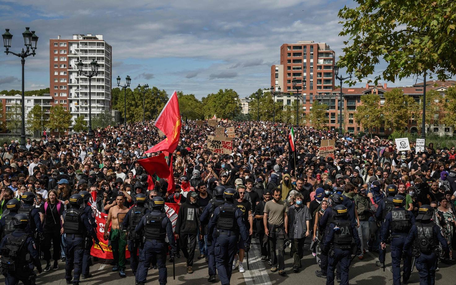 Prantsusmaal puhkesid valitsusvastased meeleavaldused