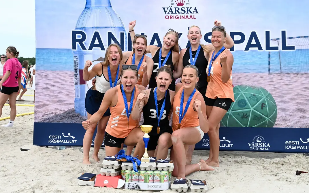 HC Tabasalu naised (pildil) ja Põlva Serviti mehed tulid Eesti meistriteks rannakäsipallis.