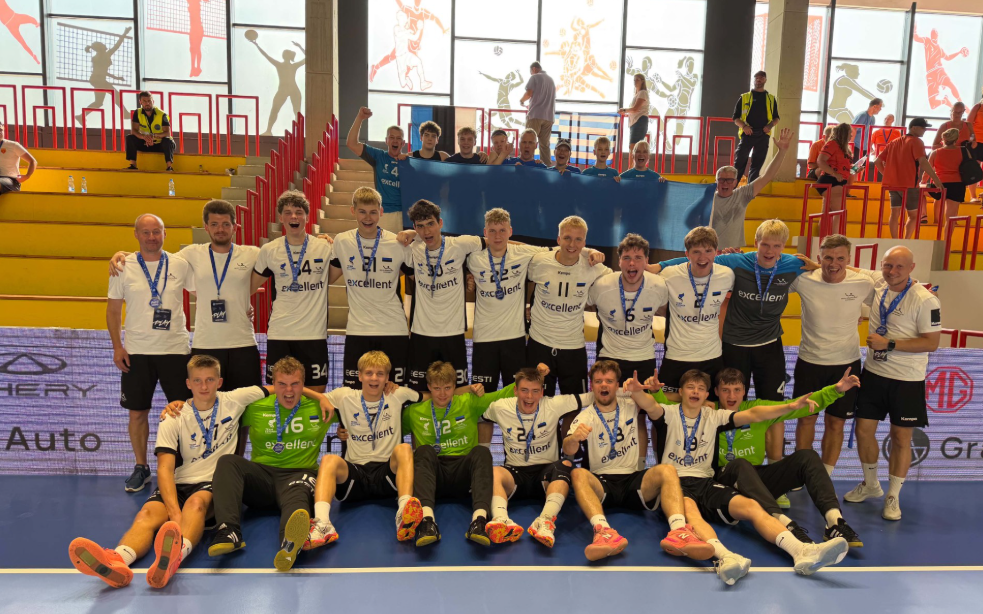 Eesti noormeeste U-18 vanuseklassi käsipallikoondis pärast võitu Hollandi üle.