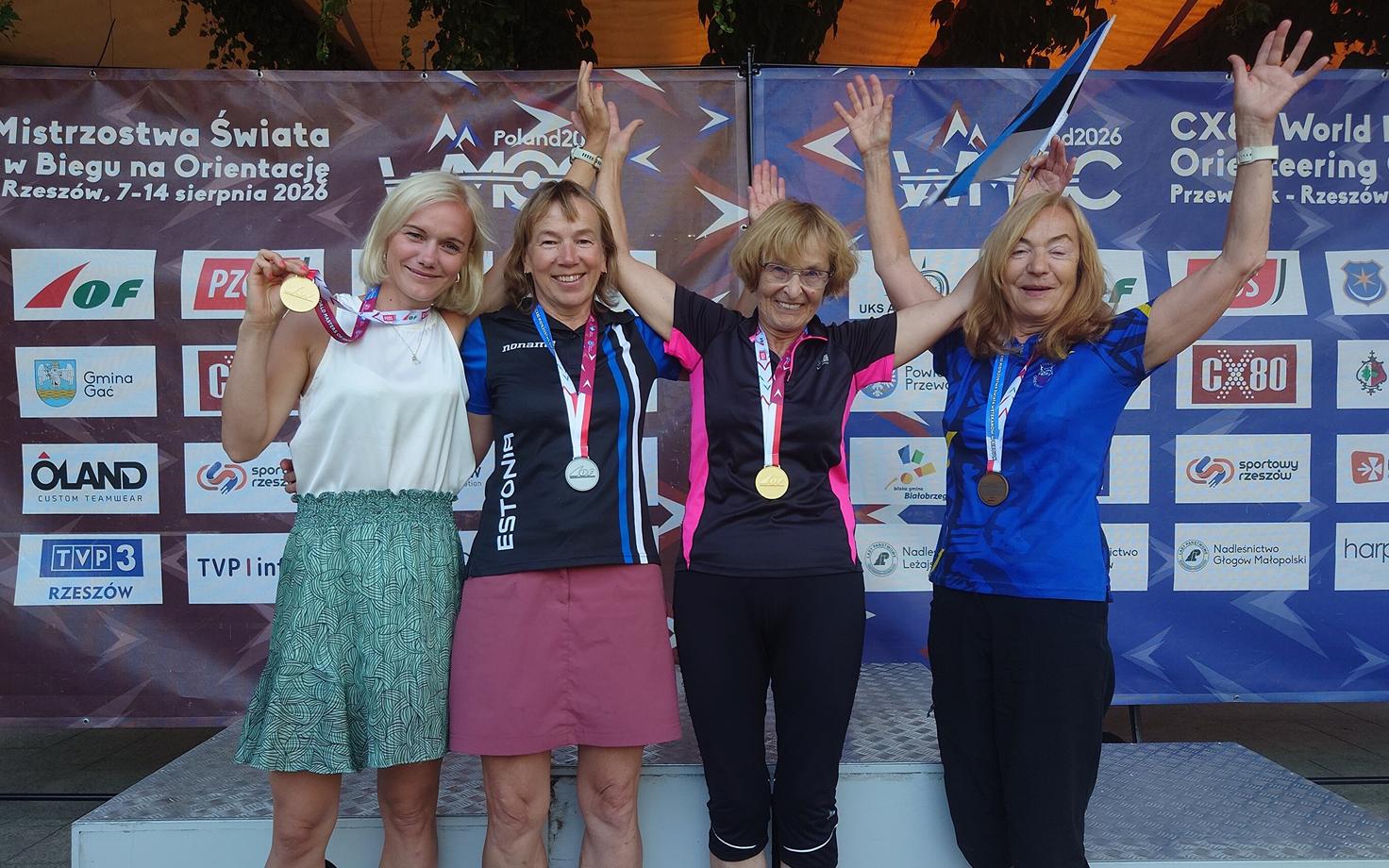 Eestlastest medalivõitjad autasustamisel (vasakult): Anu Åkerman, Jana Kink, Ene Ehrenpreis, Tiiu Kaasik