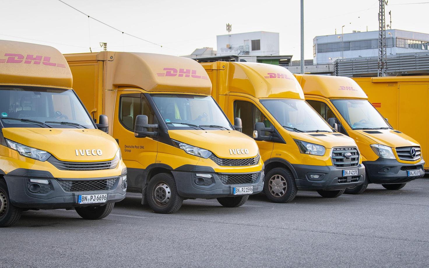 Фургоны DHL с электродвигателями в Германии.