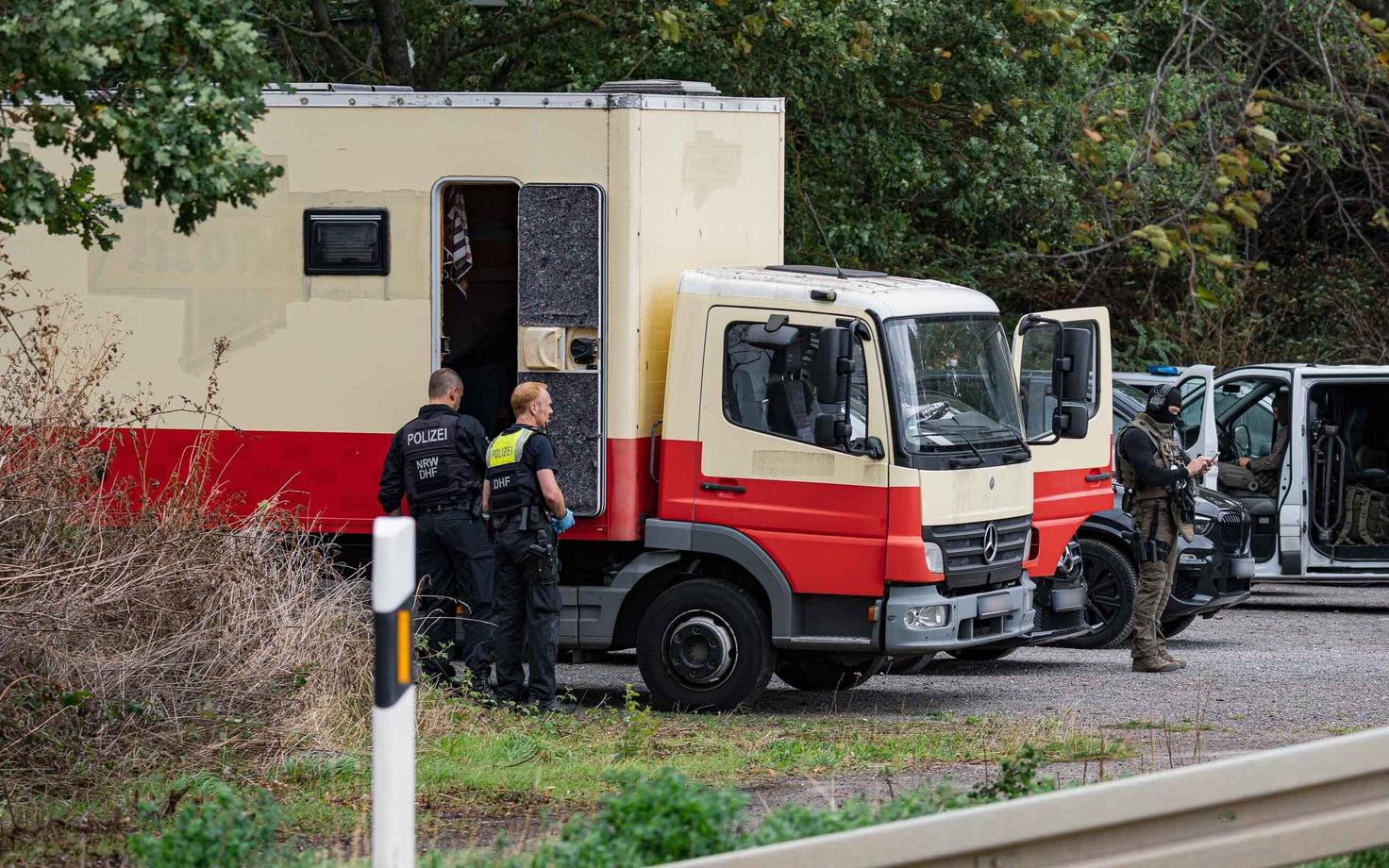 Veoauto, mida seostatakse rünnakute eest vastutuse võtnud radikaalse kliimaaktivistiga