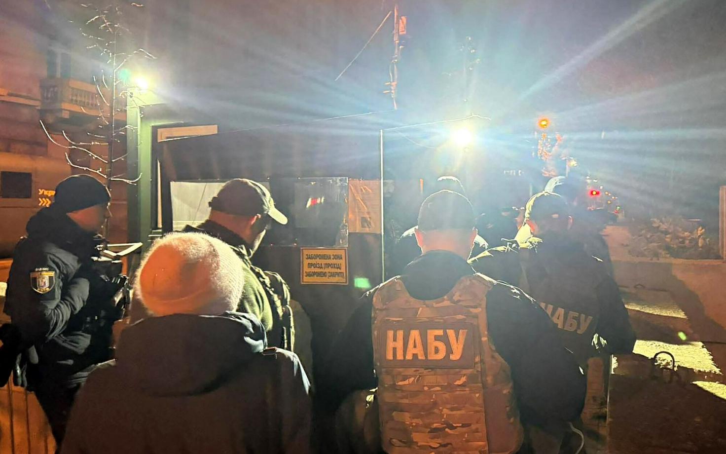 Ukraina korruptsiooniga võitlemise büroo (NABU) töötajad aktsioonis.