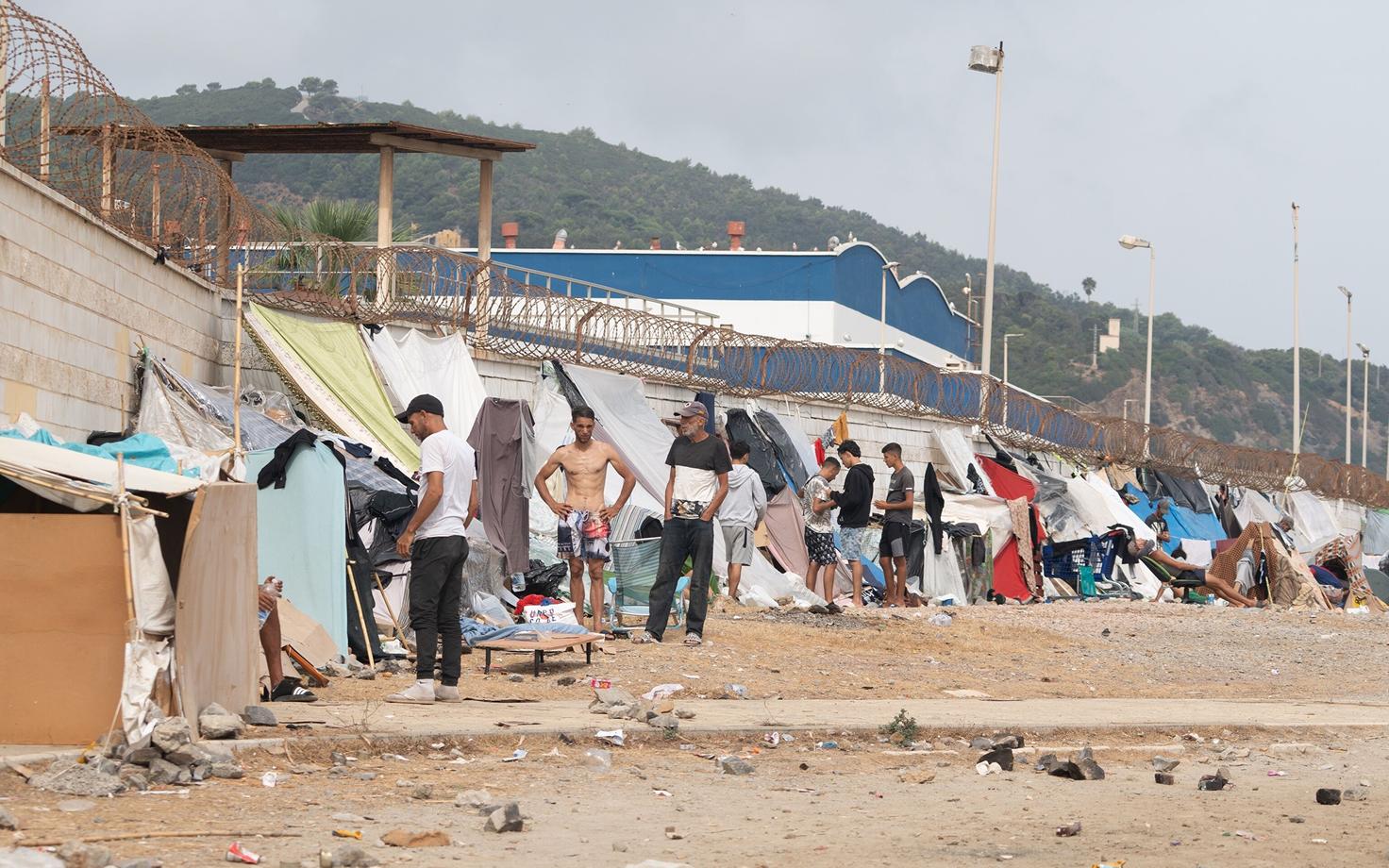 Migrandid on pärast piiriületust Ceutas endiselt ilma püsiva peavarjuta