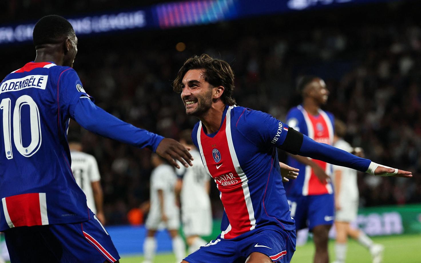 Ousmane Dembele ja Ferran Torres.