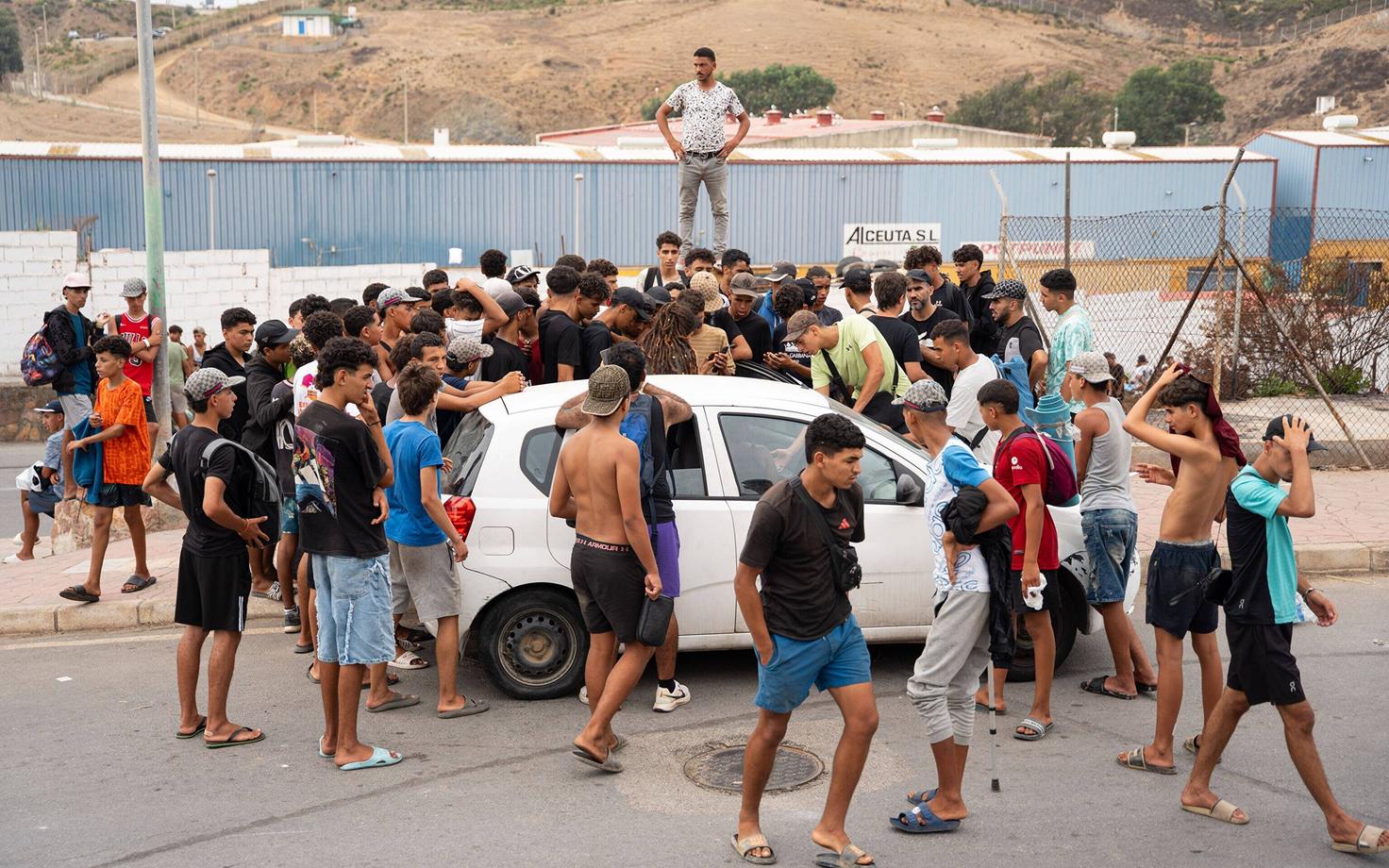 Migrandid on pärast piiriületust Ceutas endiselt ilma püsiva peavarjuta