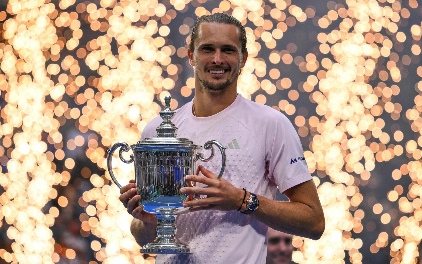 Alexander Zverev võidukarikaga