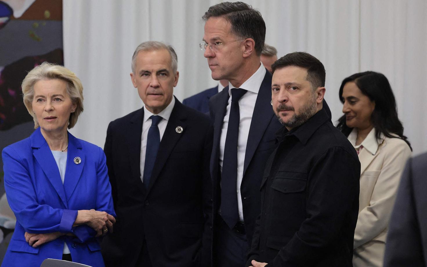 Kanada peaminister Mark Carney (vasakult teine) koos EL-i, NATO ja Ukraina liidriga.