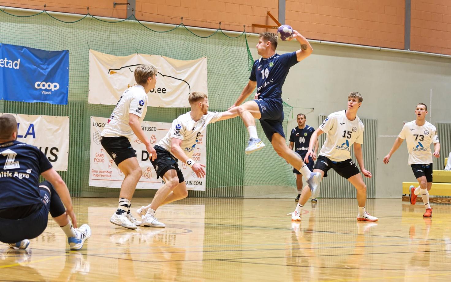 Viljandi HC (sinises) sõidab külla HC Viimsi Alexelale (valges)