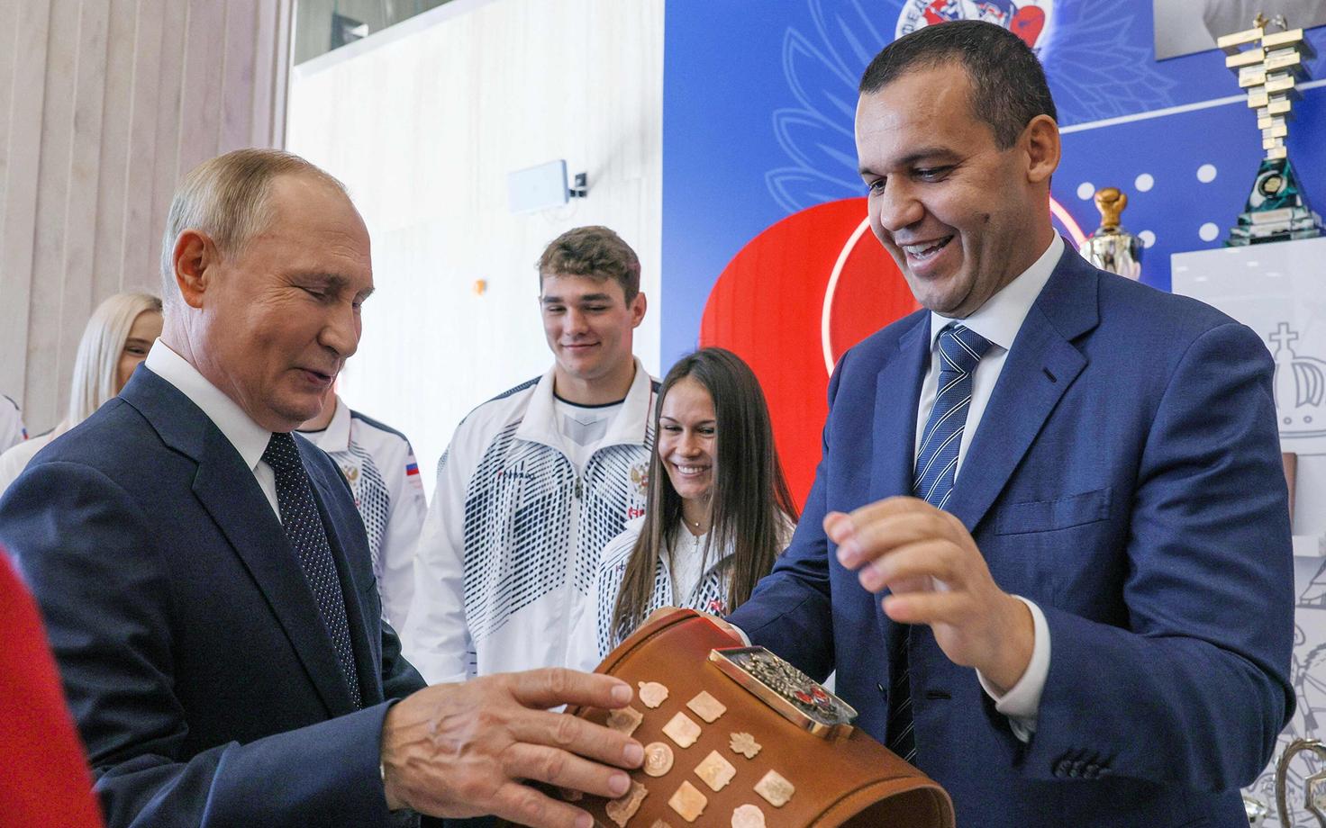 Umar Kremljov ja Vene režiimi juht Vladimir Putin uue poksikeskuse avamisel Moskvas.