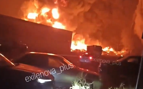 Ukraina õhurünnakus süttinud ladu Moskva lähistel Sofinos.