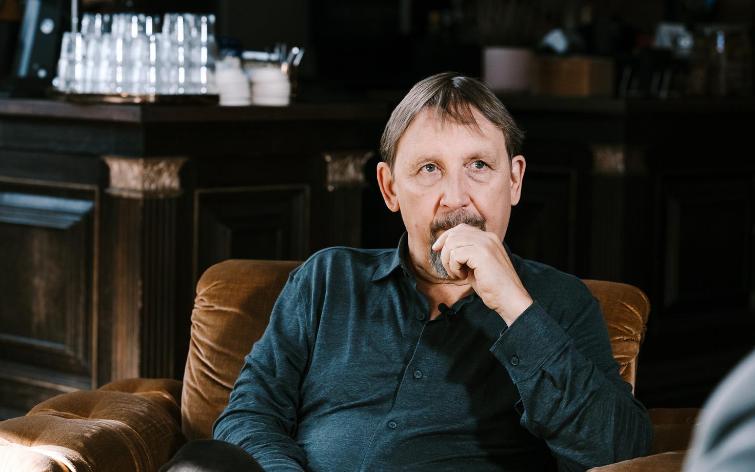 Elmo Nüganen.