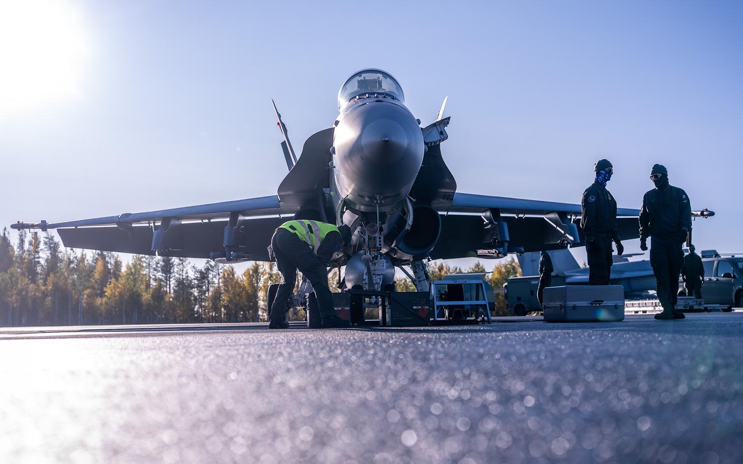 Истребитель F/A-18 Hornet ВВС Финляндии на базе в Лапландии.