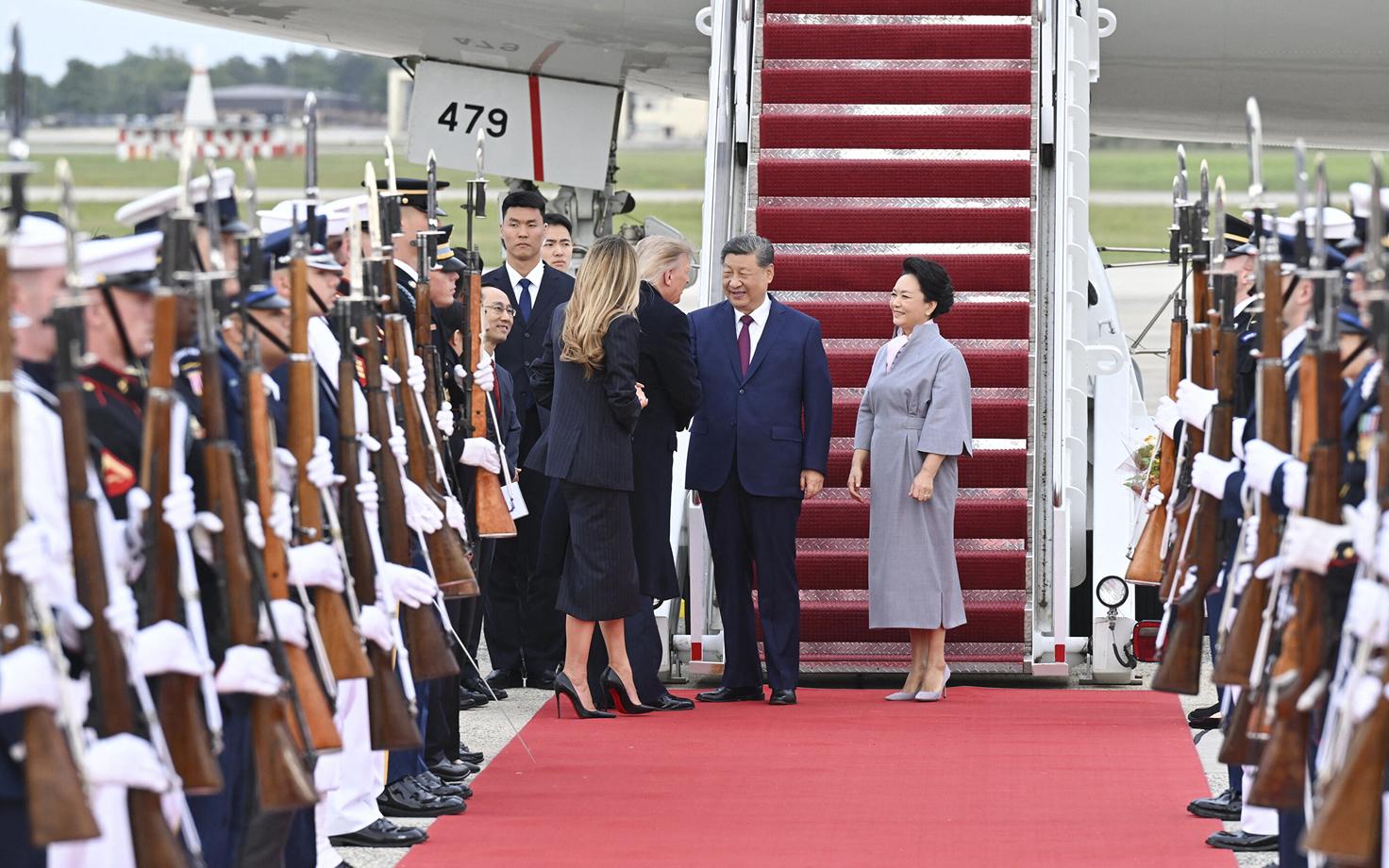USA presidendipaar käis isiklikult Washingtoni saabunud Hiina liidrit ja tema abikaasat lennuväljal vastu võtmas.