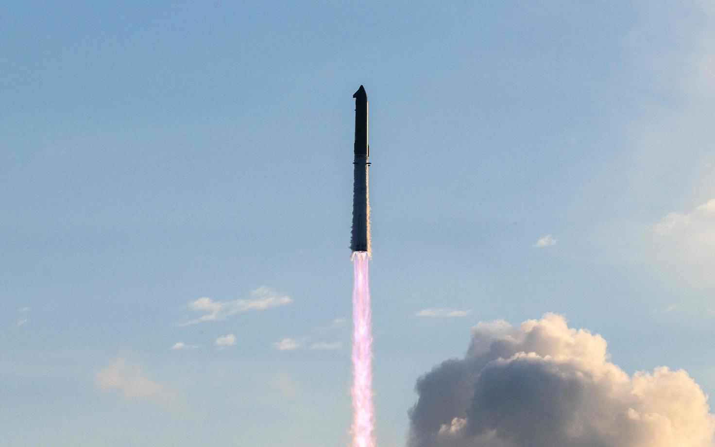 SpaceX saatis oma hiidraketi Starship esmakordselt orbiidile