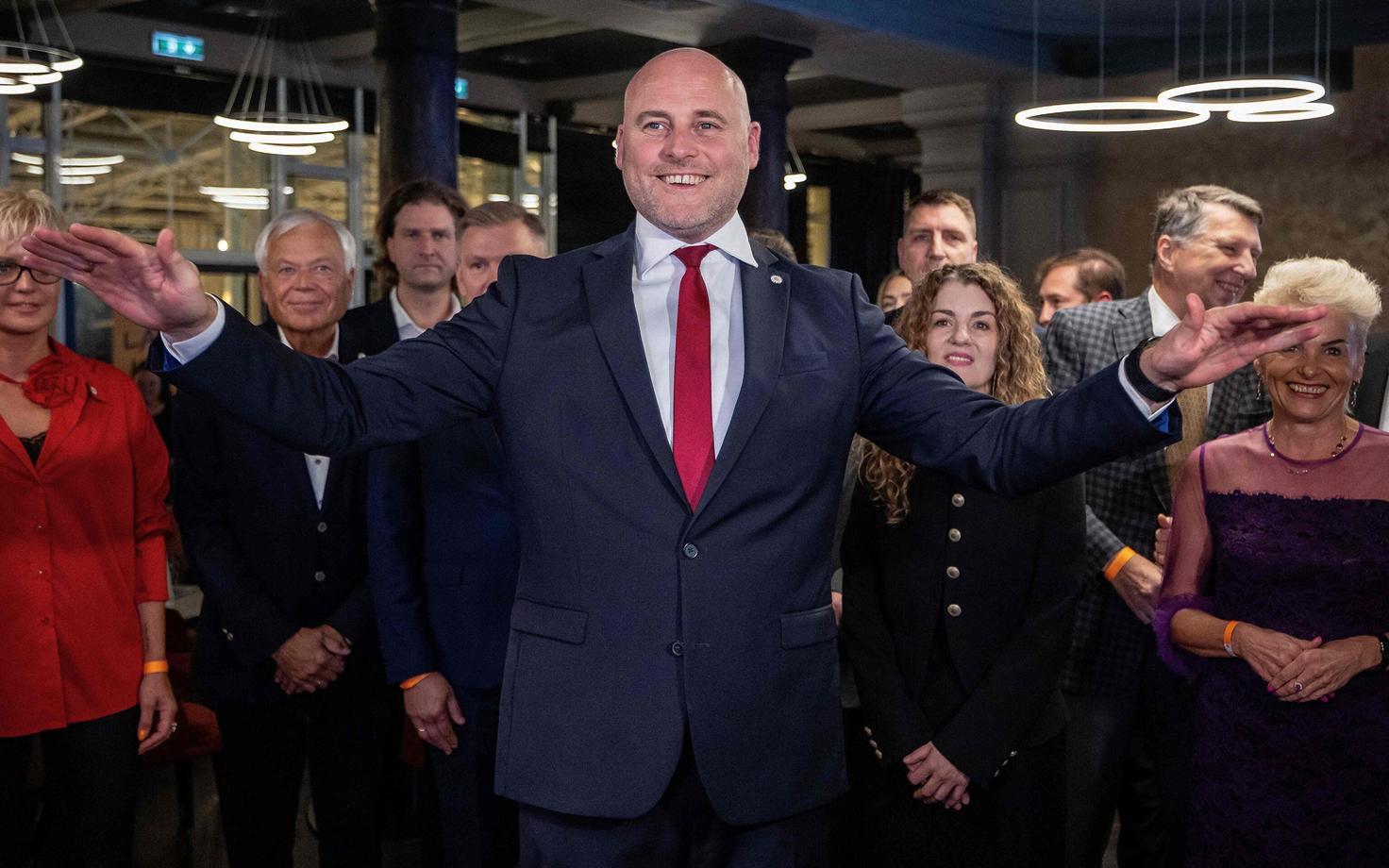 Läti valimised võitnud peaminister Andris Kulbergs pärast esimeste tulemuste avaldamist.