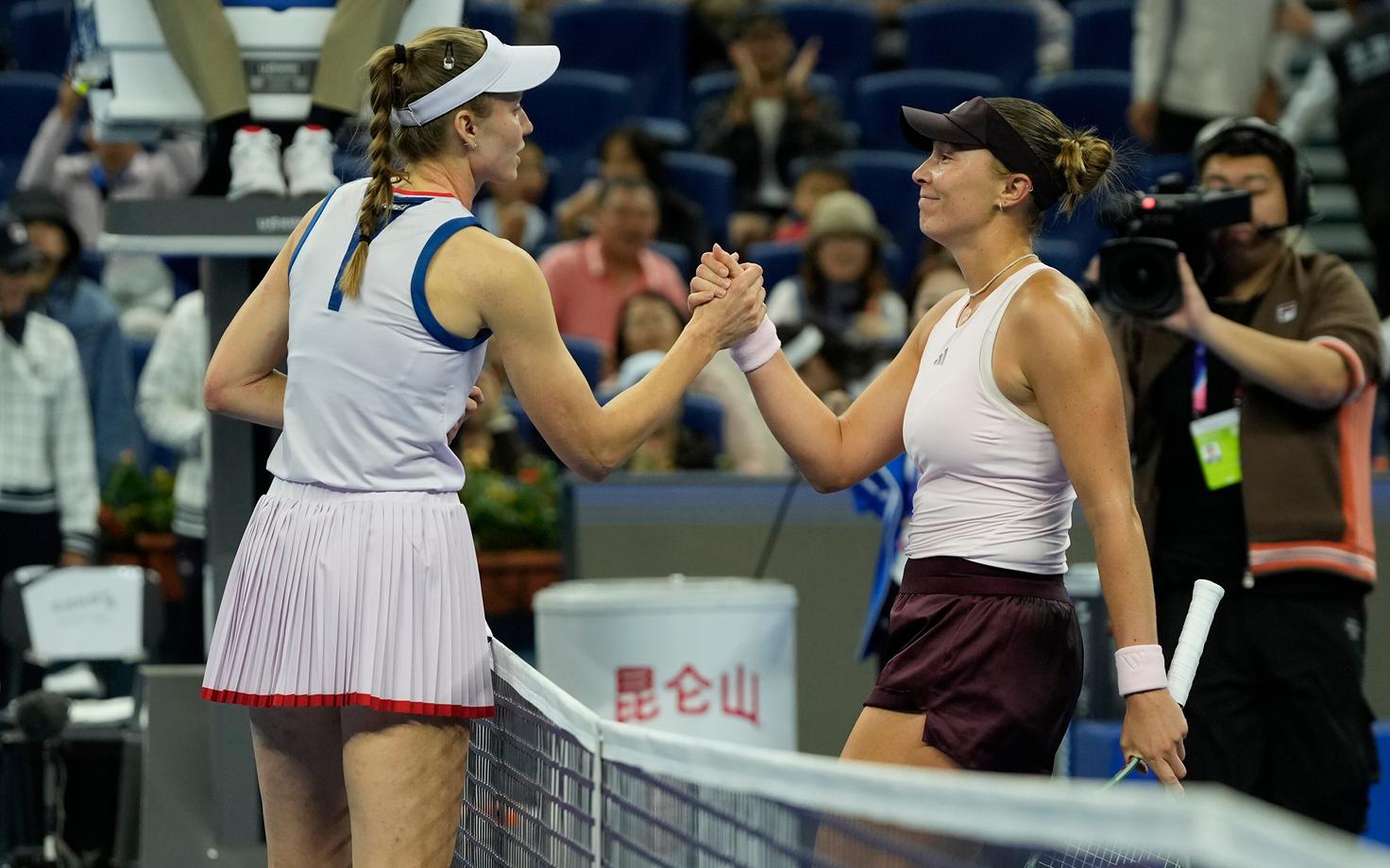 Jelena Rõbakina ja Alina Tšarajeva