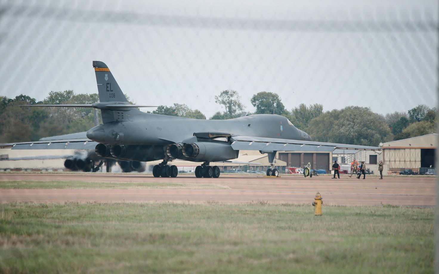 USA strateegiline pommituslennuk Rockwell B-1 Lancer Briti õhujõudude baasis RAF Fairford.