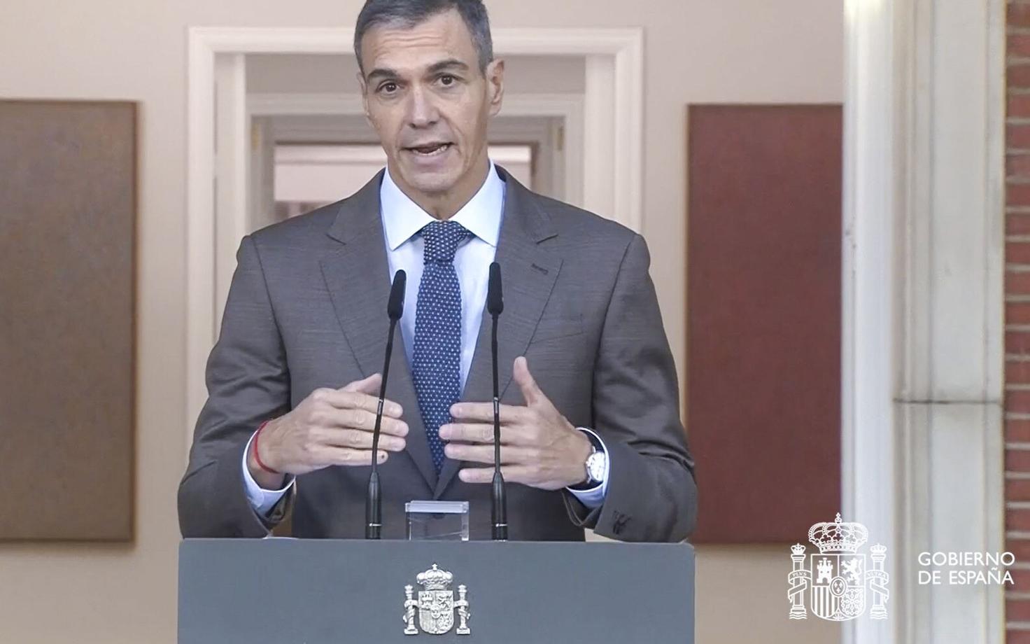 Hispaania peaminister Pedro Sanchez erakorralisi valimis välja kuulutamas.