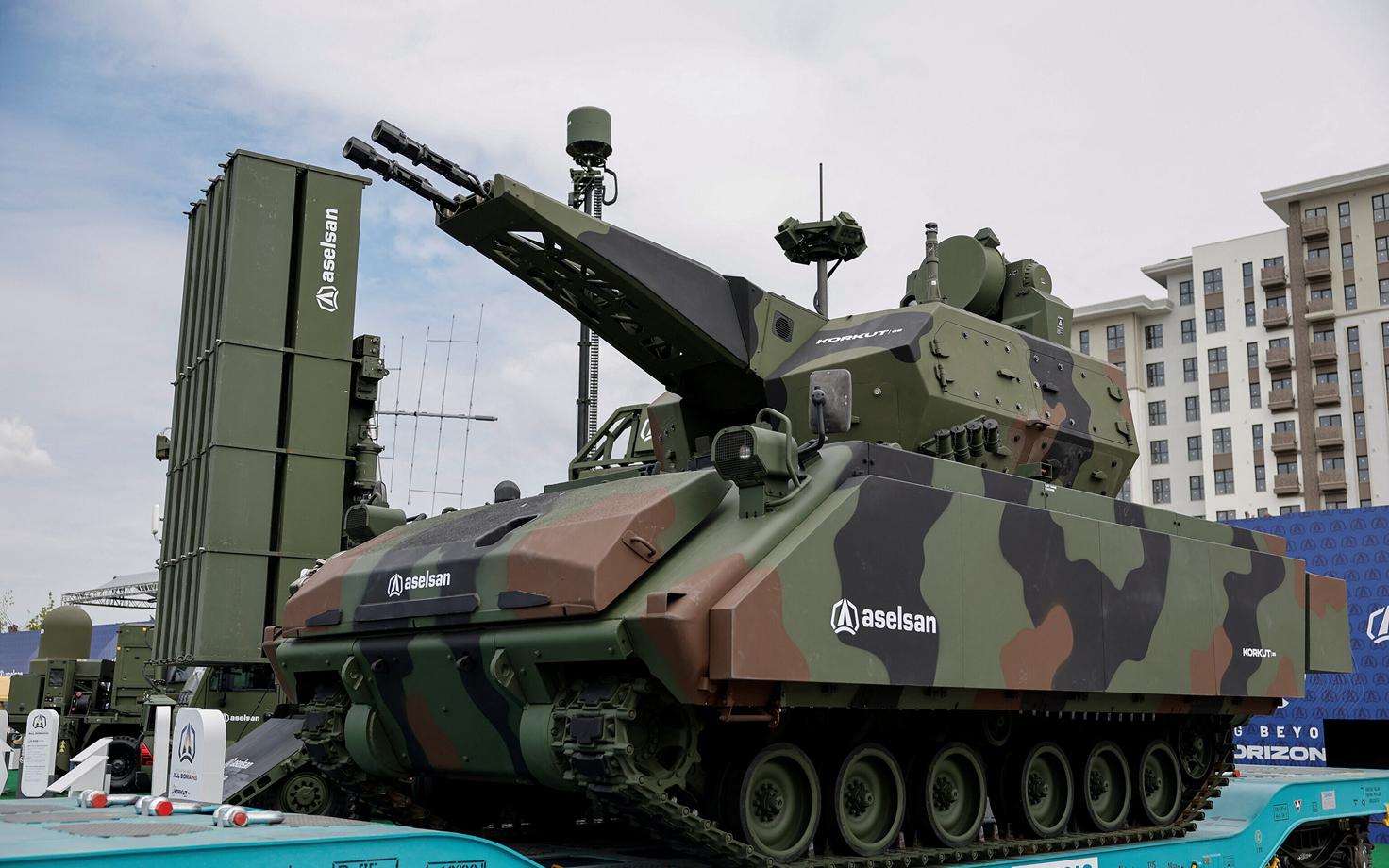 Türgi lühimaa õhutõrjesüsteemi Korkut kiirlaskekahur relvamessil Istanbulis. Ukraina kasutab süsteemi edukalt Vene droonide tõrjumiseks.