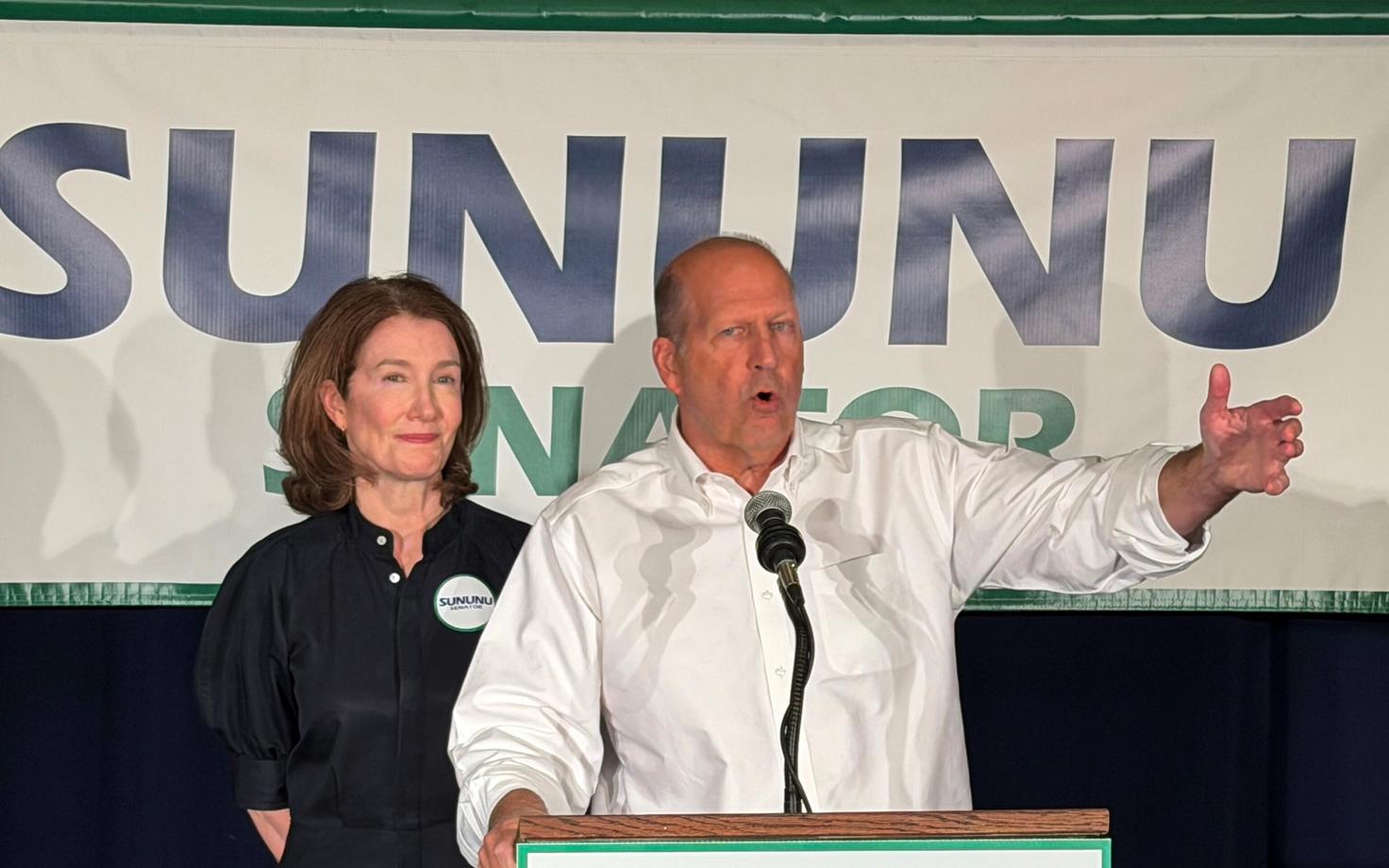 John E. Sununu kõnet pidamas