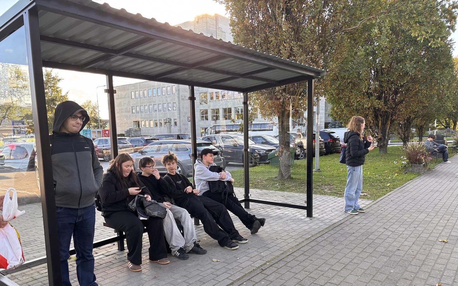 В Пайдеской гимназии учатся 44 ребенка из волости Пайде, почти у половины из них проблемы переносом начала учебного дня на более позднее время.