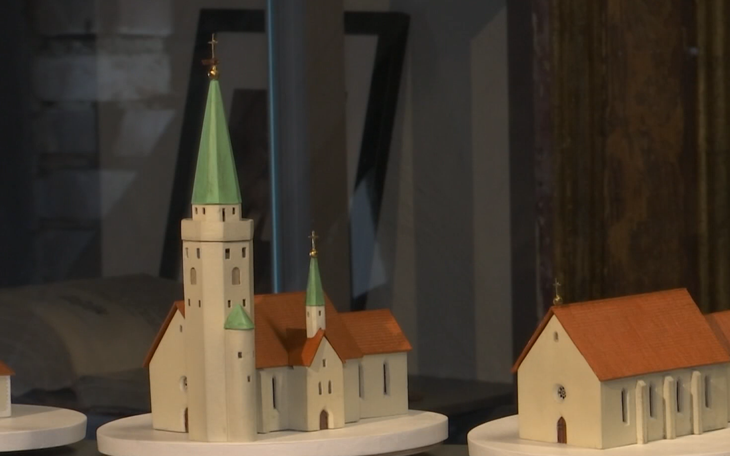 Järvamaa muuseumisse jõudsid kooliõpetaja Indrek Kuuse maketid Paide kirikust