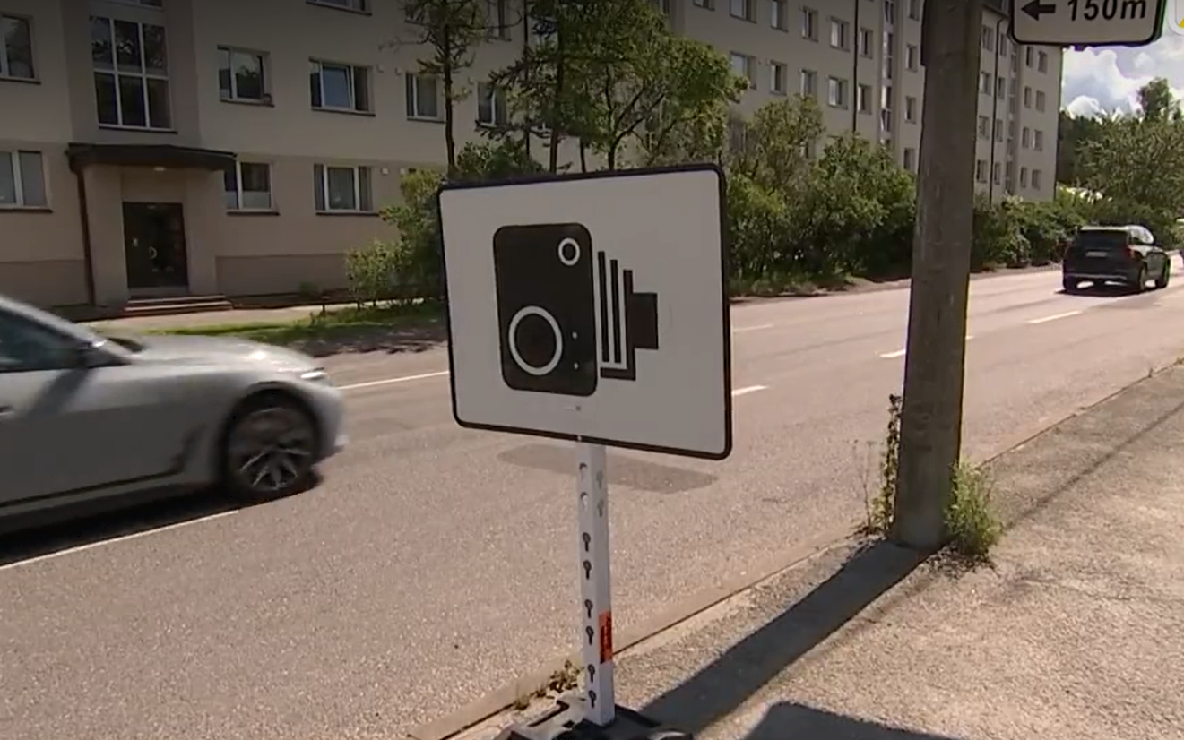Hoiatus mobiilse kiiruskaamera ees