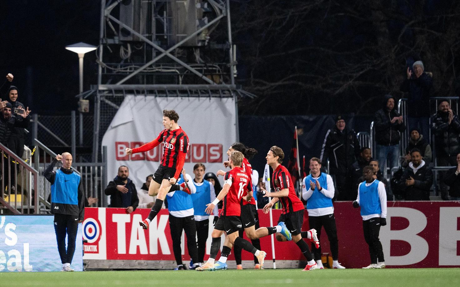 Brommapojkarna mängijad kohtumises AIK vastu