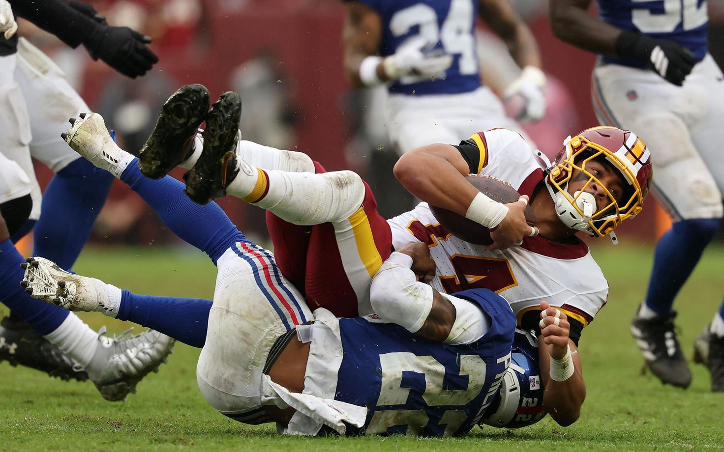 Washington Commanders (valges) ja New York Giants mängisid viiki