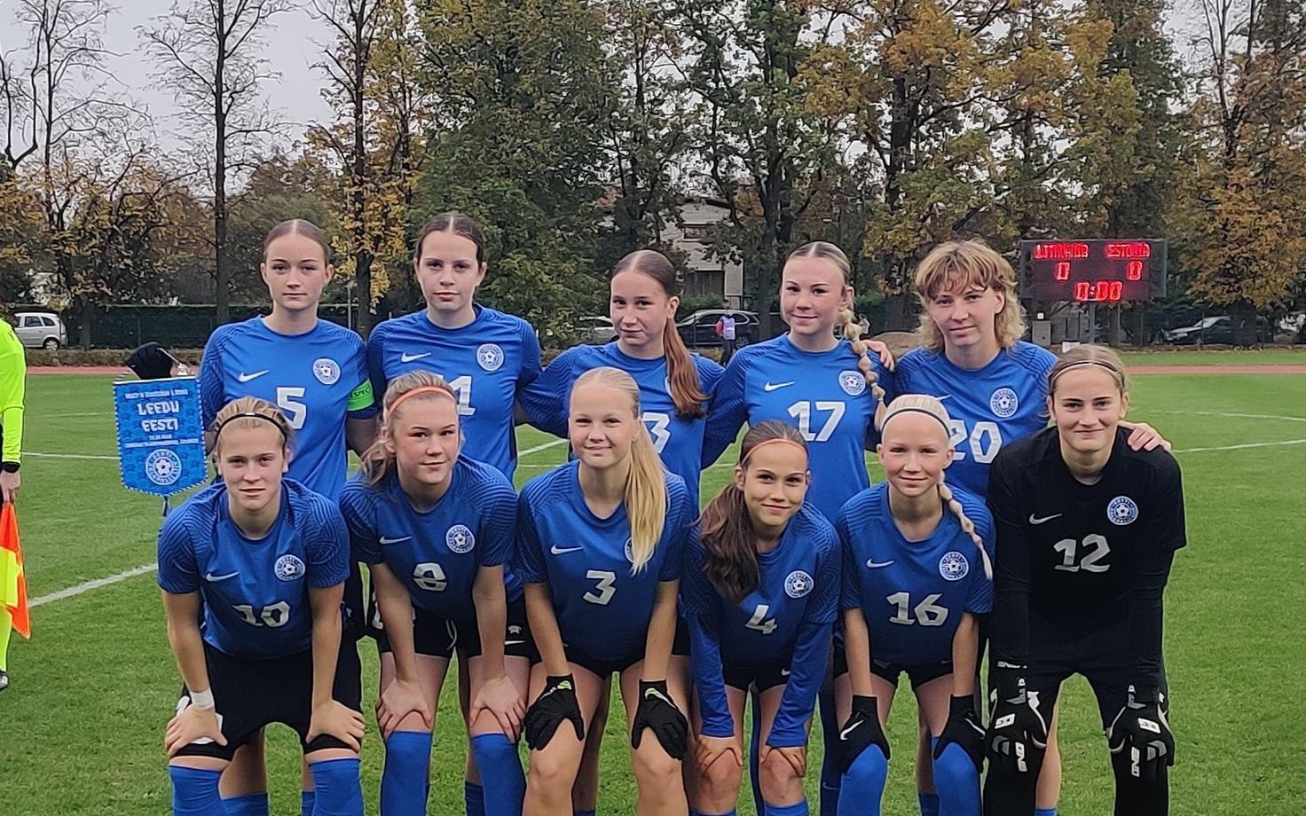 Eesti neidude U-17 jalgpallikoondise algkoosseis kohtumises Leeduga