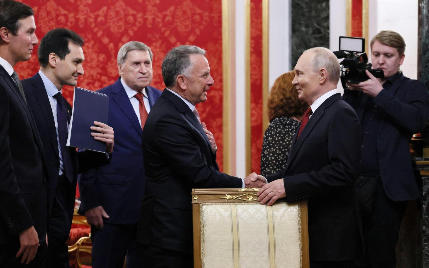 USA rahuvahendajad Jared Kushner (vasakult esimene) ja Steve Witkoff (kätlemas Putiniga) käisid viimati Moskvas tänavu septembris.