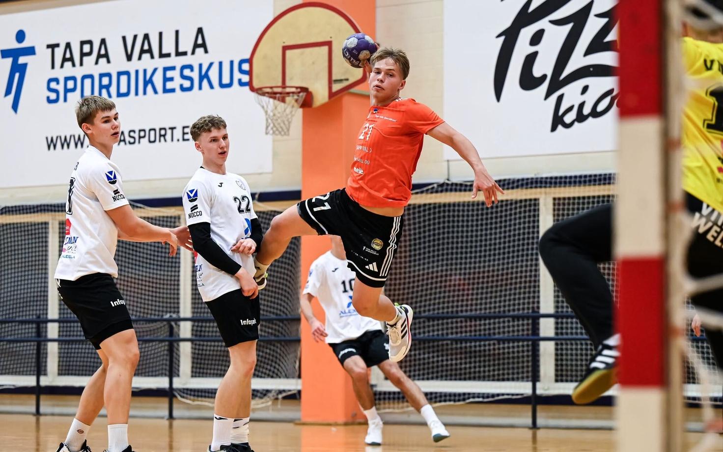 SK Tapa (oranžis) ja HC Viimsi alustasid võitlust karikavõistluste finaalturniiri koha peale