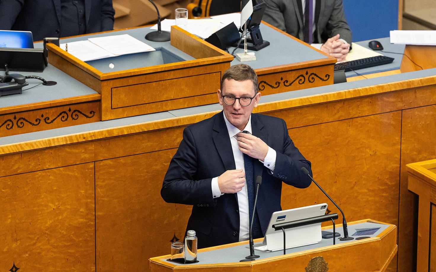 Riigikogu istung, mille päevakorras oli 34 riigikogu liikme esitatud nõue umbusalduse avaldamiseks valitsusele