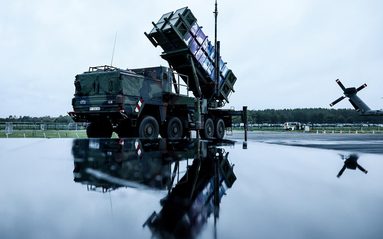 Õhutõrjesüsteemi Patriot raketipatarei.