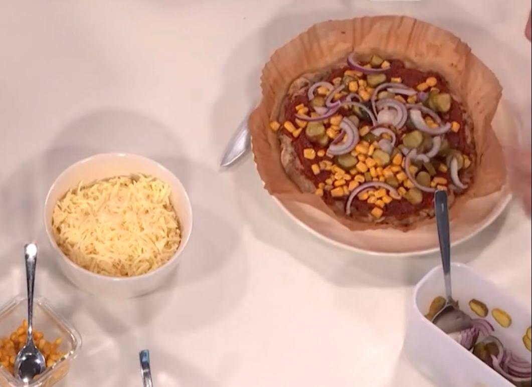 Пицца из пельменей.
