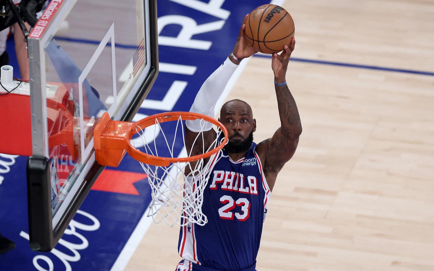 Suvel Philadelphia 76ersiga liitunud LeBron James.