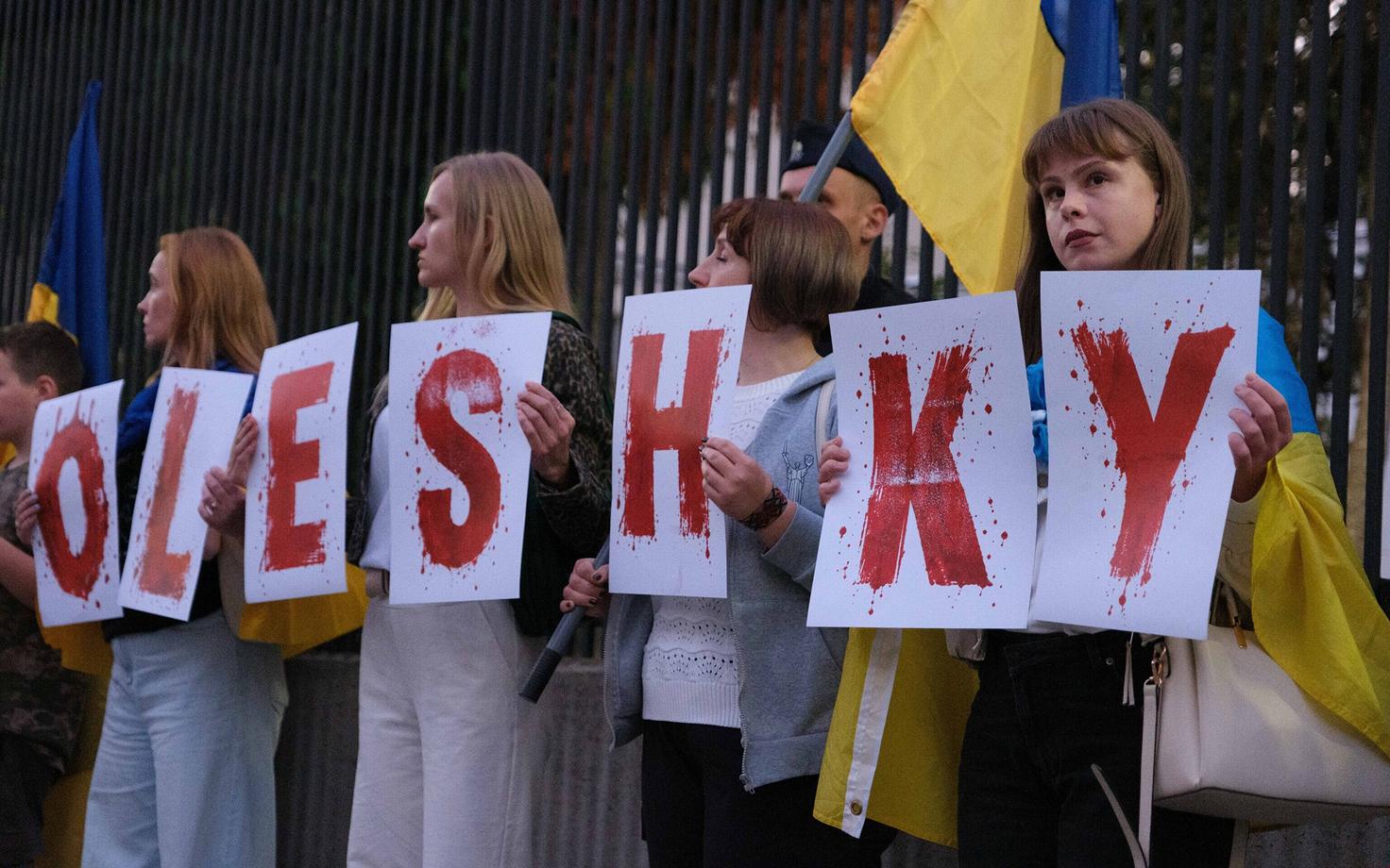 Ukraina meeleavaldajad nõudmas vaherahu Oleškõs.