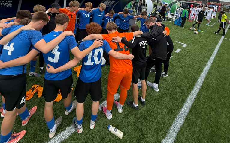 Eesti meeskond U-15 MM-festivalil enne kohtumist Uruguayga