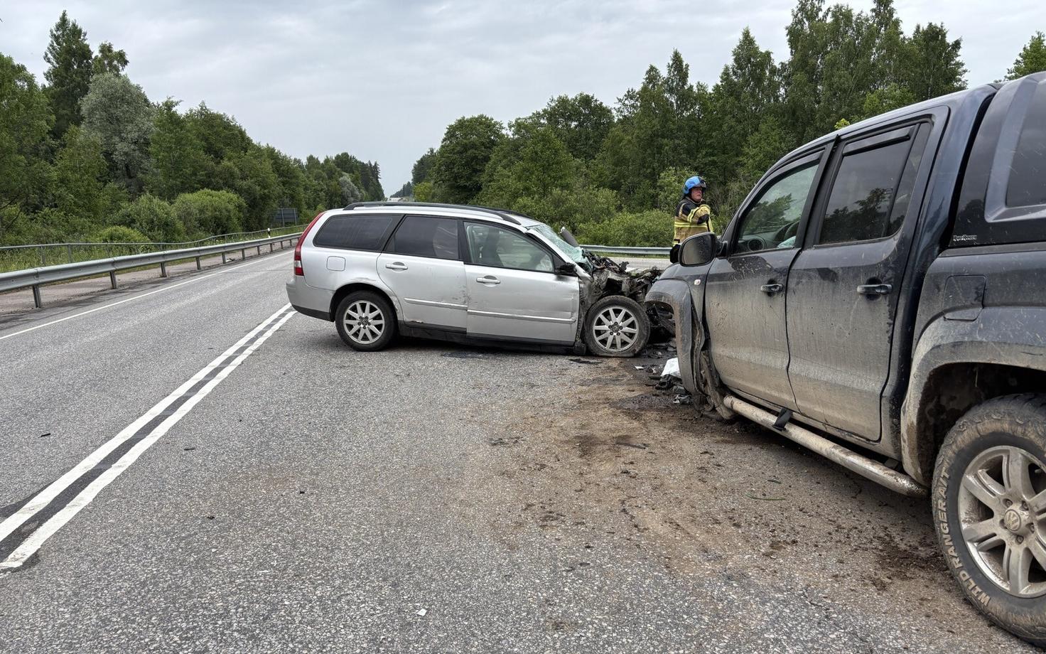Raskesse liiklusõnnetusse sattunud autod.