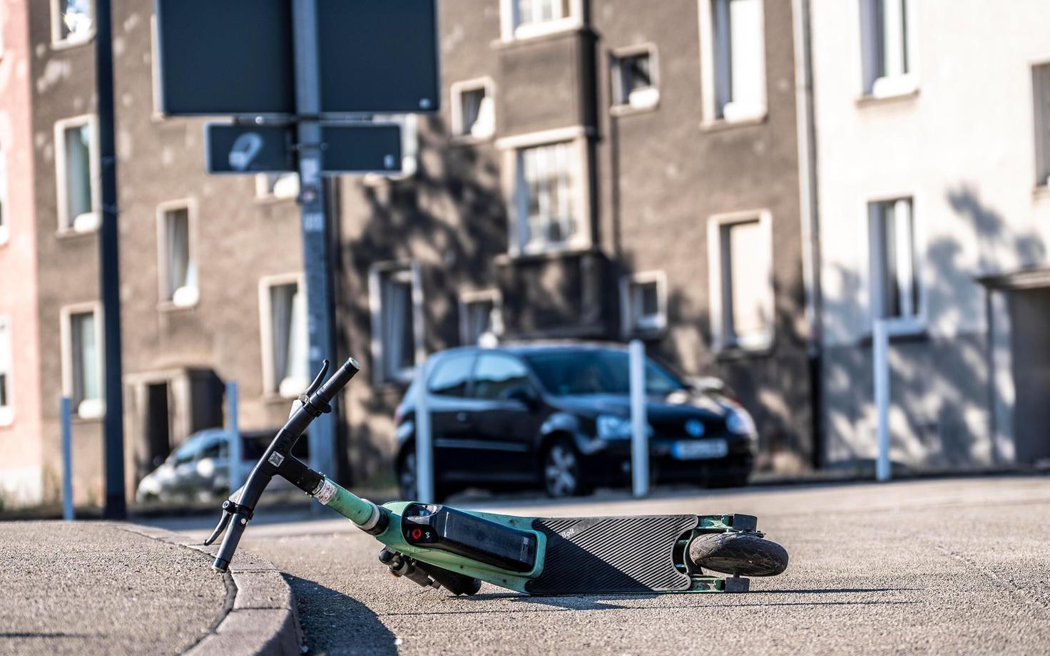 Elektritõukeratas sõiduteel.