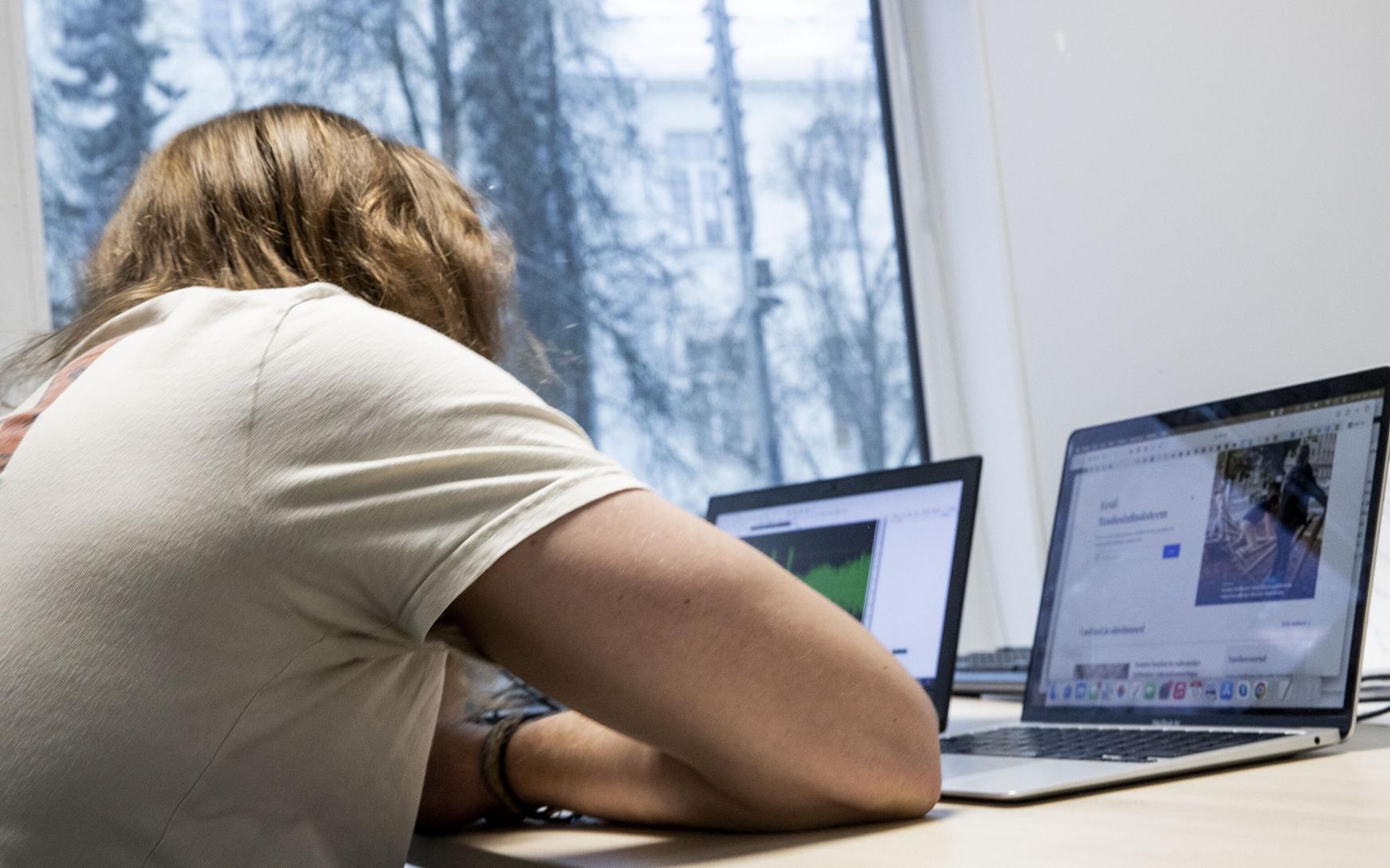 Smart Survey Example Survey: most employees handle personal matters during working hours ...